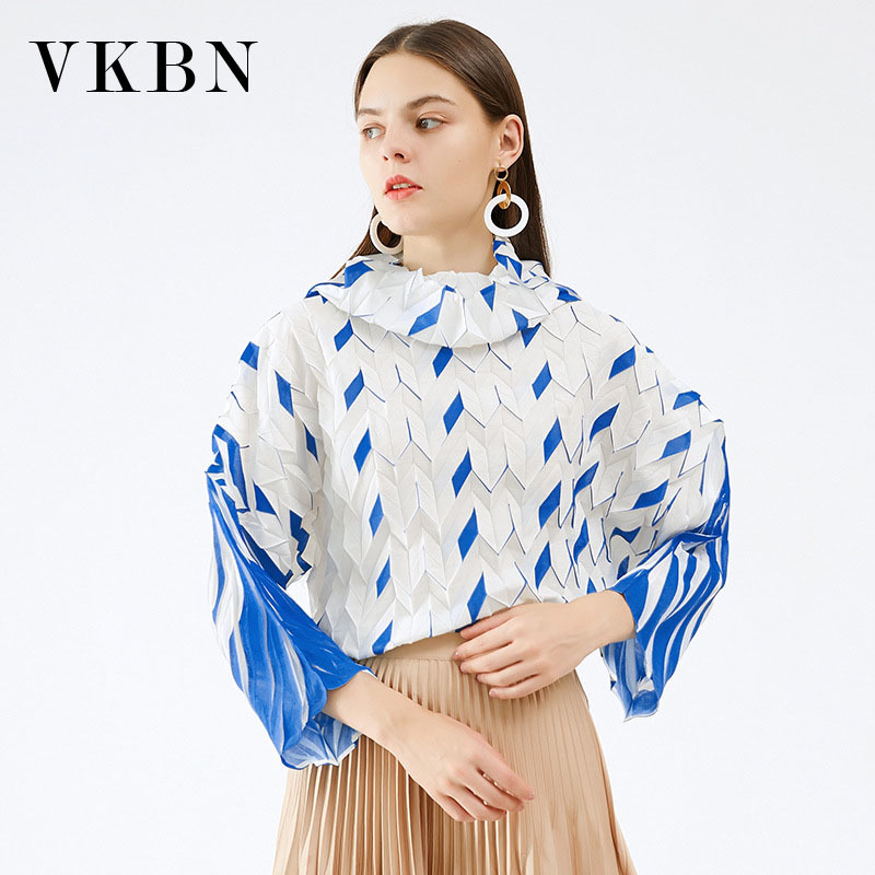 VKBN s Spring Autumn Geometric Pleated Fabric Casual Plus Size Hoodies Women Pullovers Female High Collar 210507