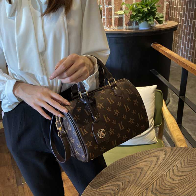 Luxury Fashion Genuine Leather Tote Pillow Bag HandBag Crossbody Messenger Single Shoulder Storage Female Ladies Women Bags Waist
Luxury Fashion Genuine Leather Tote Pillow Bag HandBag Crossbody Messenger Single Shoulder Storage Female Ladies Women Bags Waist