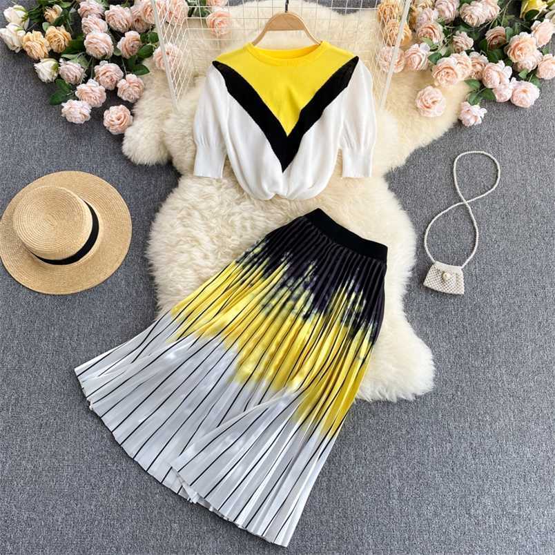 Elegant Women's Summer Knit Set Short-sleeved Sweater Top Color Contrast High-waist Pleated Skirt Two-piece Suit 211109, Yellow
Elegant Women's Summer Knit Set Short-sleeved Sweater Top Color Contrast High-waist Pleated Skirt Two-piece Suit 211109, Yellow