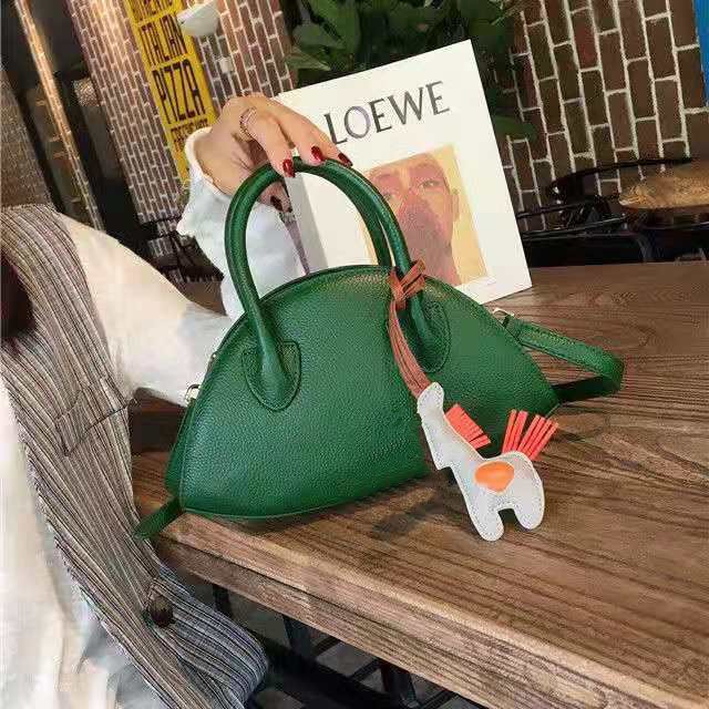 Wholesale fashion dumpling ladies bag, cute and sweet style, leather red, black, green, purple for your choice
Wholesale fashion dumpling ladies bag, cute and sweet style, leather red, black, green, purple for your choice