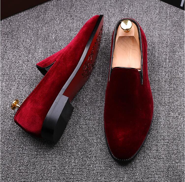 Dress Shoes Novo de veludo s homens mocassins sapatos marca luxo slizamento no pé aponta festa casamento moda masculino 18S1