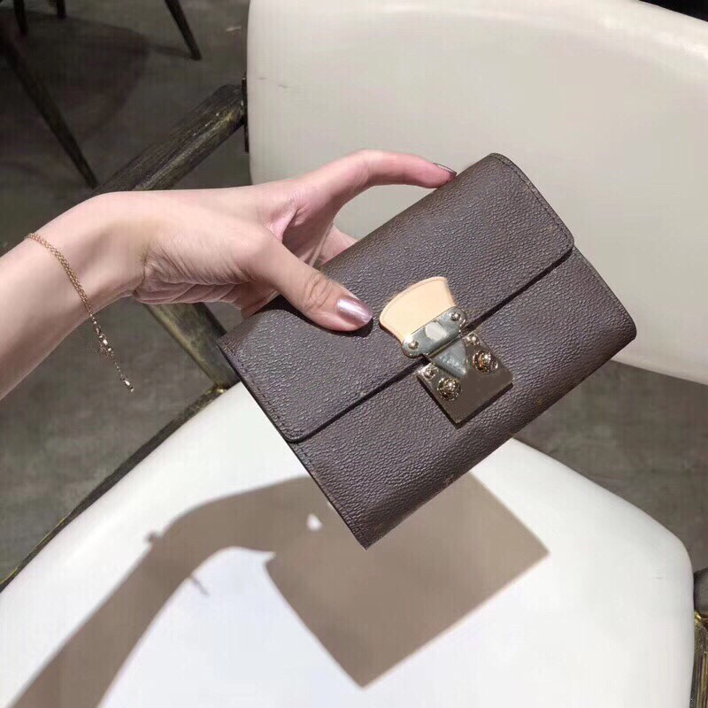 Evening Bags tote bags Wallets Women 2023 original PVC Coin Purses handbag classic old cowhide high quality zero wallet card bag fashion 3-color size 15x10cm, White
Evening Bags tote bags Wallets Women 2023 original PVC Coin Purses handbag classic old cowhide high quality zero wallet card bag fashion 3-color size 15x10cm, White