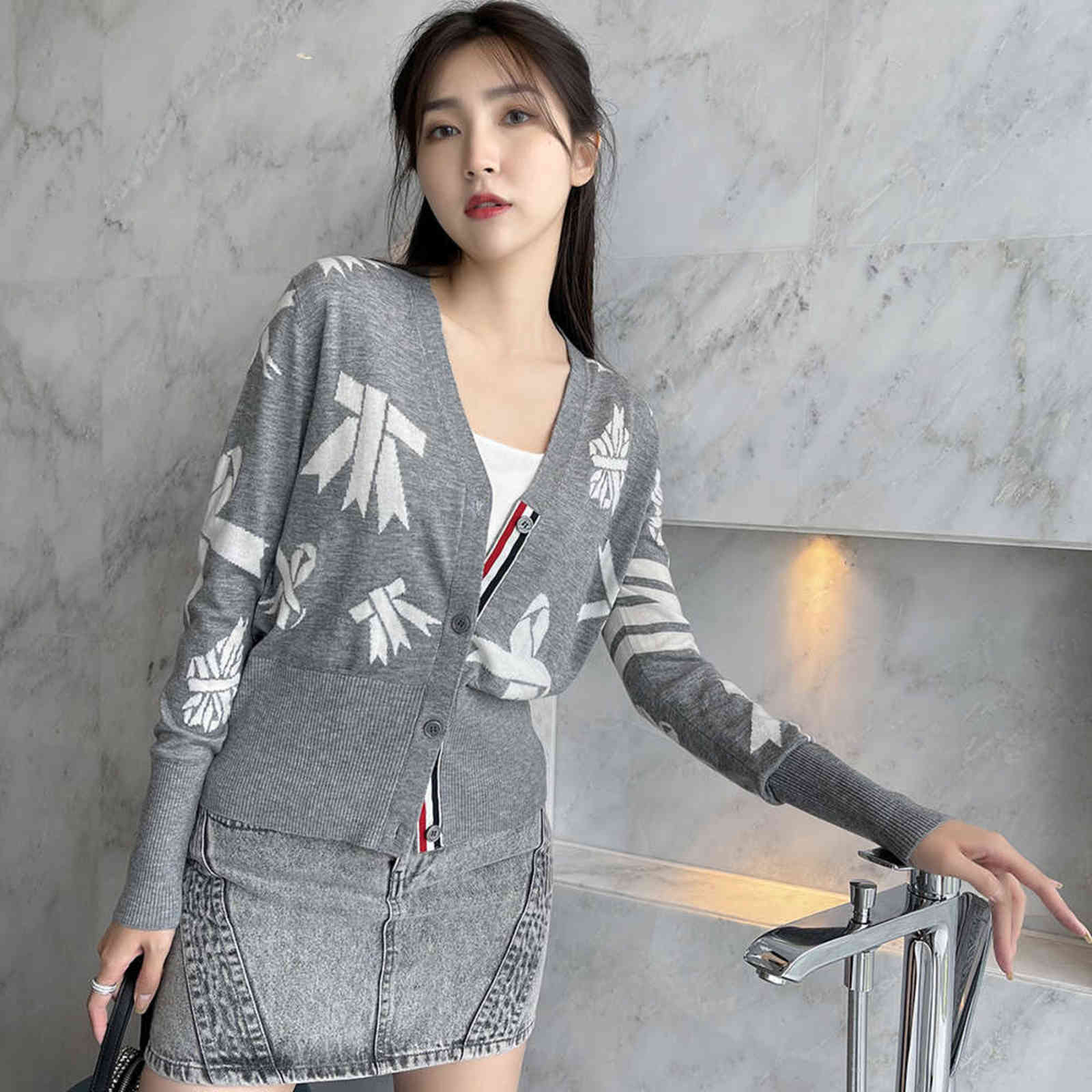 TB Brand Thom Bow-knot Women Cardigan Slim Fit V-Neck Striped Cardigans Clothing Striped Cotton Wool Casual Coat England Style Y1106, Light grey
TB Brand Thom Bow-knot Women Cardigan Slim Fit V-Neck Striped Cardigans Clothing Striped Cotton Wool Casual Coat England Style Y1106, Light grey