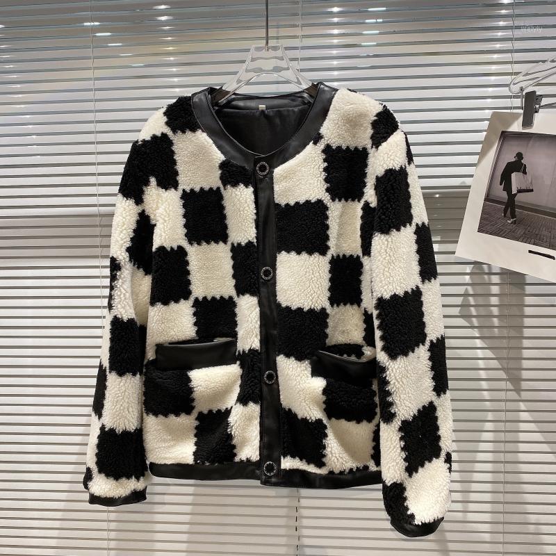 Women' Jackets Black White Checkered Women Jacket 2021 Autumn Style Small Fragrance Fluffy Velvet Round Coat, Black and white
Women' Jackets Black White Checkered Women Jacket 2021 Autumn Style Small Fragrance Fluffy Velvet Round Coat, Black and white