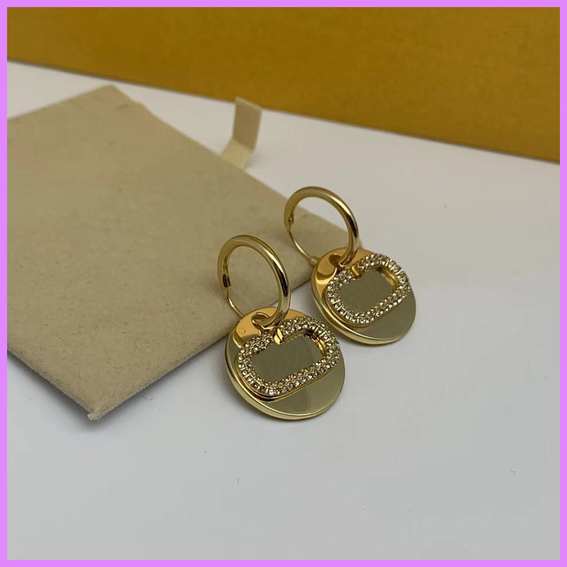 Women Fashion Earrings Diamonds Letter Earring Luxury Designer Jewelry Ladies Round Ear Studs Gold For Party Gifts D2112014F
Women Fashion Earrings Diamonds Letter Earring Luxury Designer Jewelry Ladies Round Ear Studs Gold For Party Gifts D2112014F