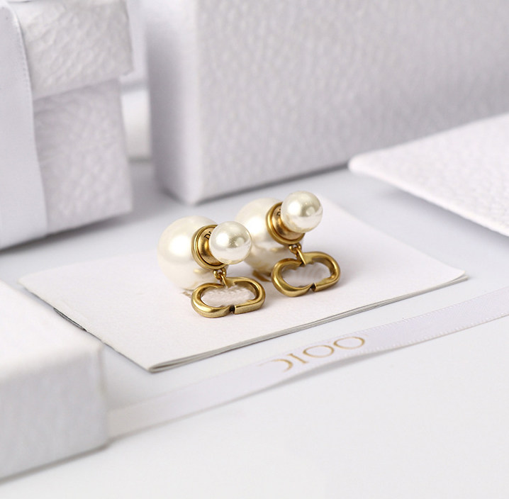 D 2021 New letter c tassel Earrings stud women Pearl Internet celebrity pearl earring female Designer Jewelry di fdfgh
D 2021 New letter c tassel Earrings stud women Pearl Internet celebrity pearl earring female Designer Jewelry di fdfgh