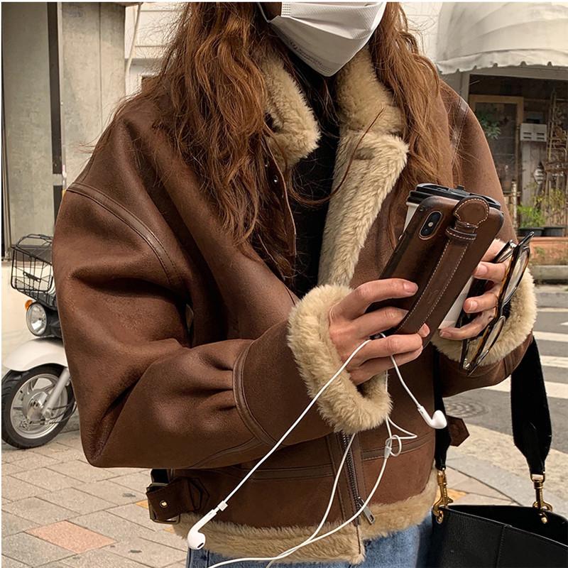 Women' Leather & Faux 2022 Winter Lamb Fur Coat Deerskin Brown Jacket Women Integrated Motorcycle Suit Loose Street Retro, Khaki
Women' Leather & Faux 2022 Winter Lamb Fur Coat Deerskin Brown Jacket Women Integrated Motorcycle Suit Loose Street Retro, Khaki