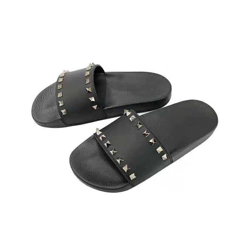 Classics V Women Men Flat Slides Spikes Rubber Sandal Rivets All Black Men Slipper Flip Flop Scuff Lovers Beach Sandals 36-44 tfsdfsdf
Classics V Women Men Flat Slides Spikes Rubber Sandal Rivets All Black Men Slipper Flip Flop Scuff Lovers Beach Sandals 36-44 tfsdfsdf