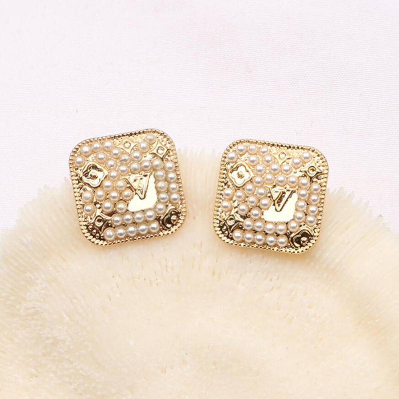 Women Designer Earrings 18K Gold Plated Designers Ear Stud Earring Letter Geometry Luxury Brand Crystal Pearl Wedding Party Jewerlry Accessories ER0179-ER0180
Women Designer Earrings 18K Gold Plated Designers Ear Stud Earring Letter Geometry Luxury Brand Crystal Pearl Wedding Party Jewerlry Accessories ER0179-ER0180