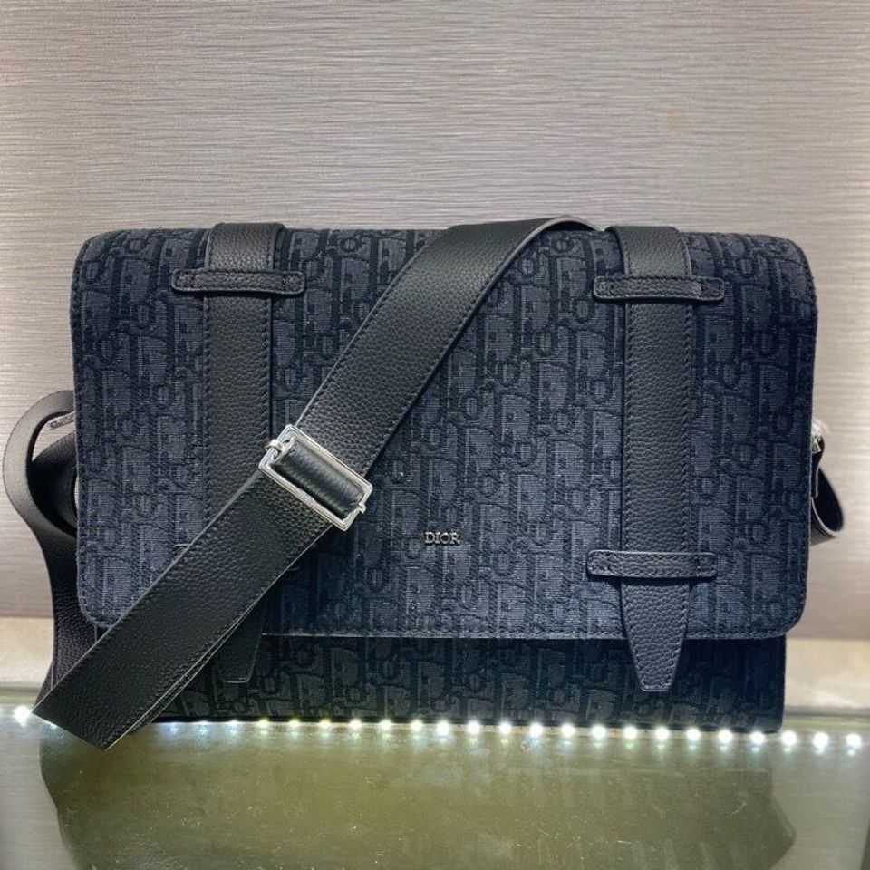 CD New fashion shoulder youth messenger large capacity file cowhide flower Backpack zly
CD New fashion shoulder youth messenger large capacity file cowhide flower Backpack zly