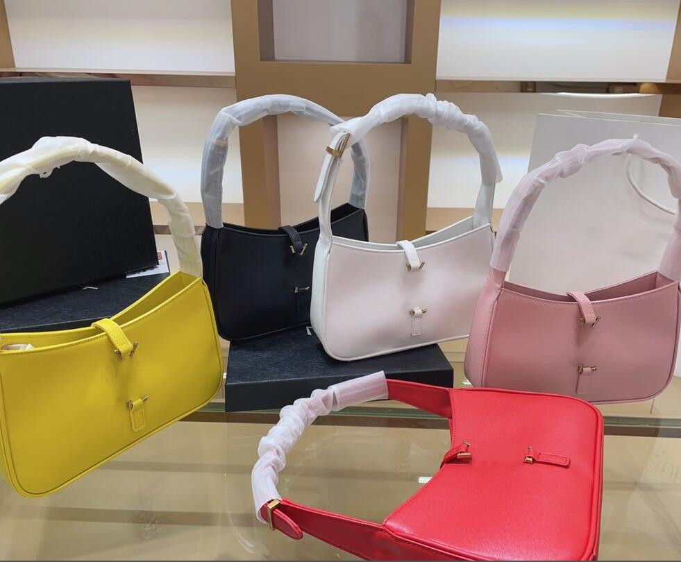 2021 luxury portable shoulder bags women's fashion brand designer's underarm messenger bag size 23*13cm, Red
2021 luxury portable shoulder bags women's fashion brand designer's underarm messenger bag size 23*13cm, Red