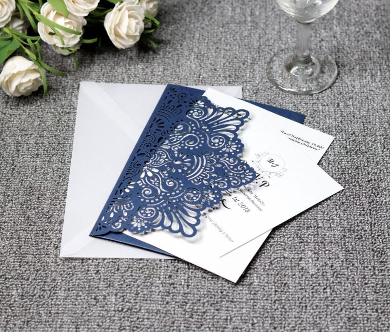 2021 Quality Laser Cut Hollow Flower Navy Blue Wedding Invitations Cards with Crystal Personalized Champagne Bridal Invitation Card Cheap