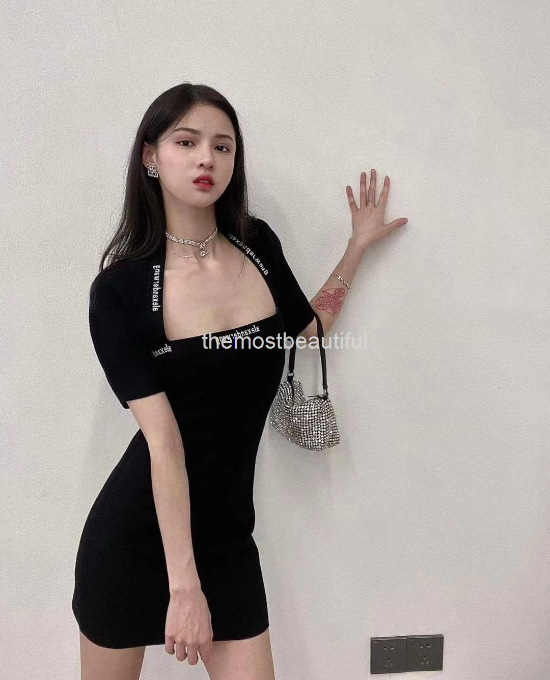 Casual Dresses Aw Dawang' 21 spring and summer waist close show thin temperament black knitting skirt letter short sleeve dress slim package hip, 2# packing bag
Casual Dresses Aw Dawang' 21 spring and summer waist close show thin temperament black knitting skirt letter short sleeve dress slim package hip, 2# packing bag