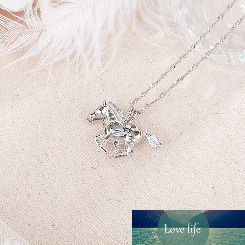 Horse Luminous Pendant Fluorescence Necklace Women Birthday Gift Glow In The Dark Yellow Blue Green Three Color Necklace Pendant Factory price expert 