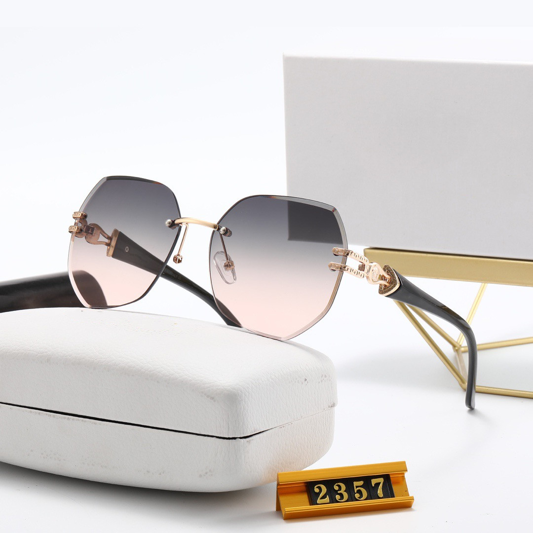 2021 new fashion high quality designer sunglasses luxury brand Polarized Lens men's and women's glasses
2021 new fashion high quality designer sunglasses luxury brand Polarized Lens men's and women's glasses