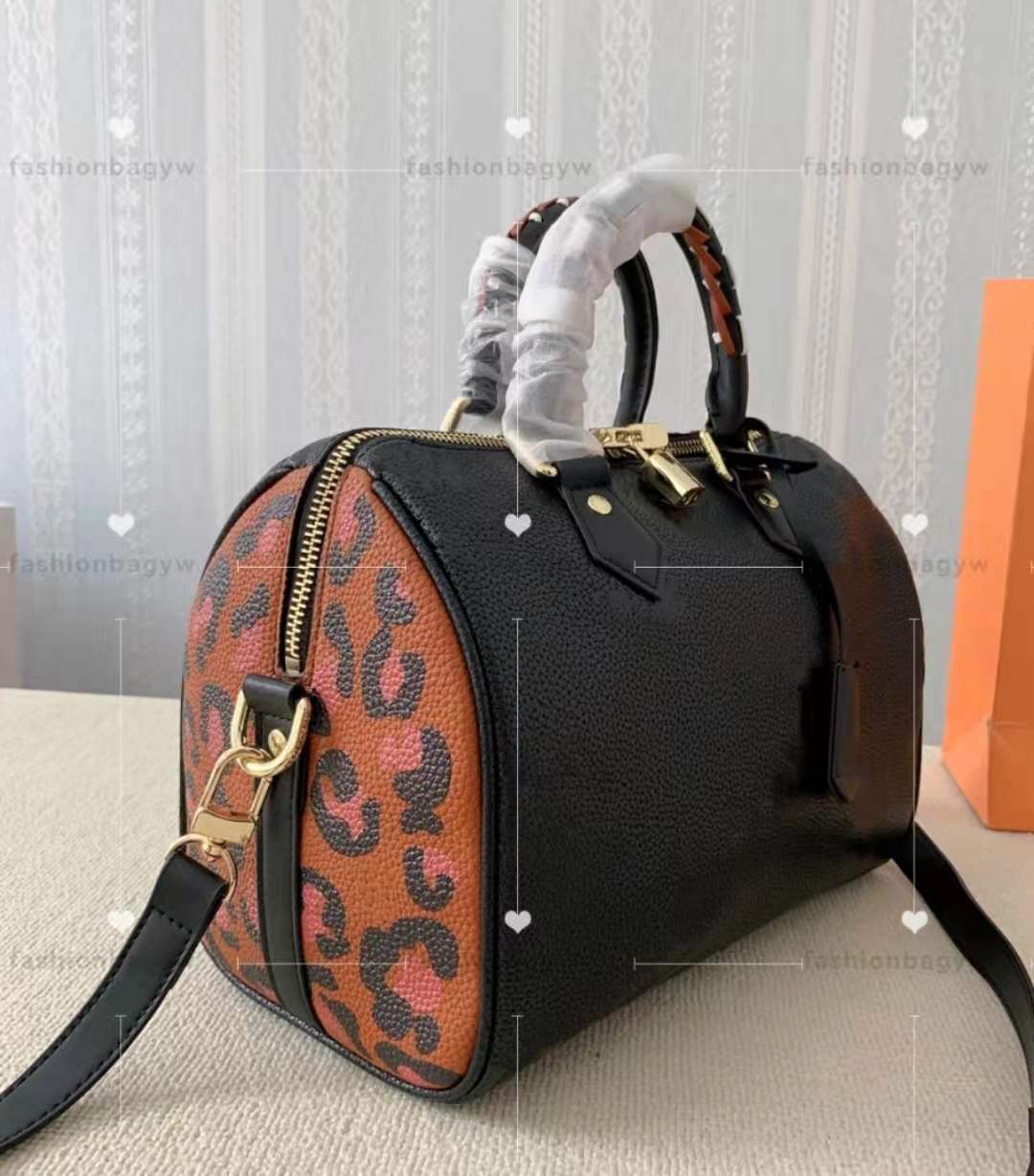 Trendy Leopard handbag Luxury Keepal Cartoon Pillow Bags Speedy Nabo Retiro Diagonal Designer Crossbody Key Lock bag Handbags Purse
Trendy Leopard handbag Luxury Keepal Cartoon Pillow Bags Speedy Nabo Retiro Diagonal Designer Crossbody Key Lock bag Handbags Purse