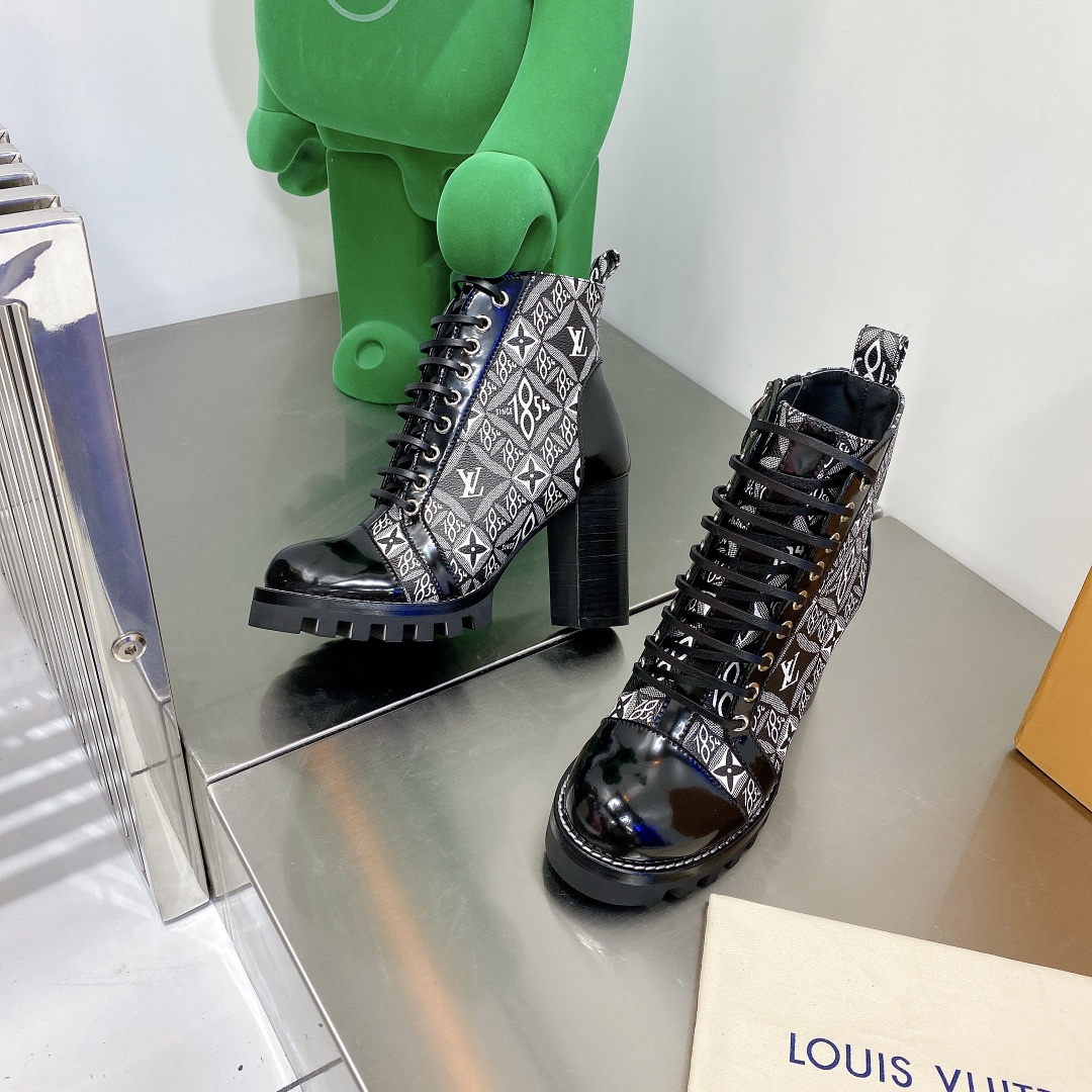 2021 -The Now luxury designer Leather Women boots Martin Desert Boot flamingos Love arrow medal 100% real leathers Horsebit coarse Winter de, Black
2021 -The Now luxury designer Leather Women boots Martin Desert Boot flamingos Love arrow medal 100% real leathers Horsebit coarse Winter de, Black