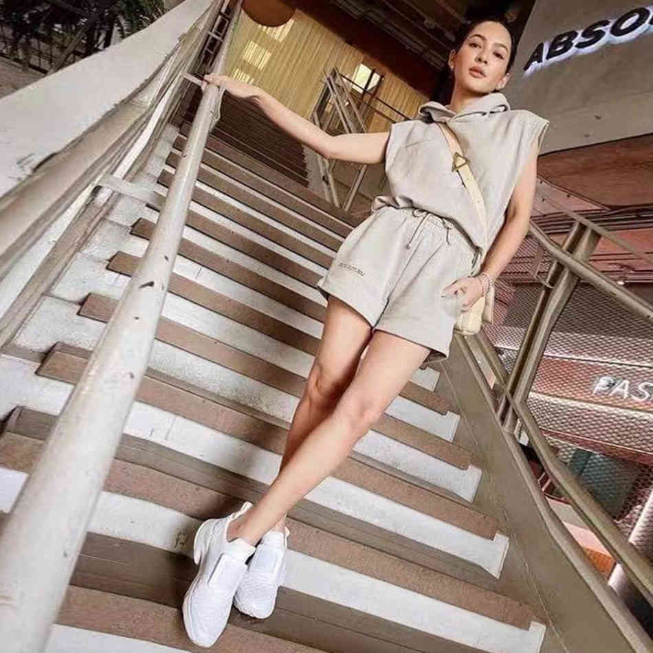 Summer Ladies Sportswear Hooded Sleeveless Sweatshirt and Sweatpants Casual Wear Fashion Apparel 2-piece Jumpsuit 210525