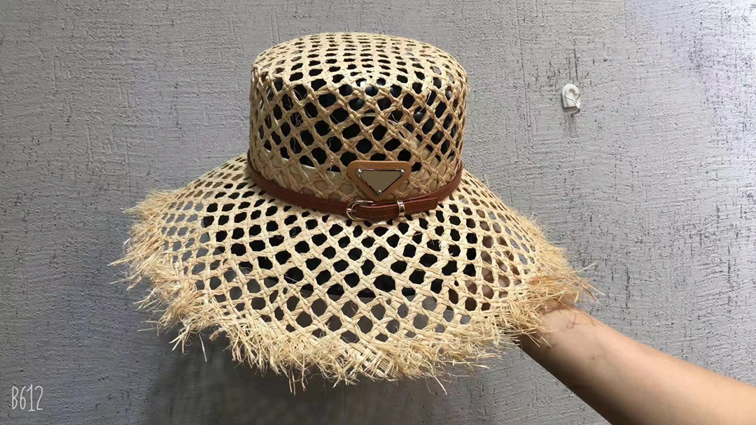 2021 Straw Bucket Hats Summer caps Women Raffia Mens Luxurys Designers hat men Bonnet hight quality cap Sombrero 3 colors good nice, Blue;gray
2021 Straw Bucket Hats Summer caps Women Raffia Mens Luxurys Designers hat men Bonnet hight quality cap Sombrero 3 colors good nice, Blue;gray