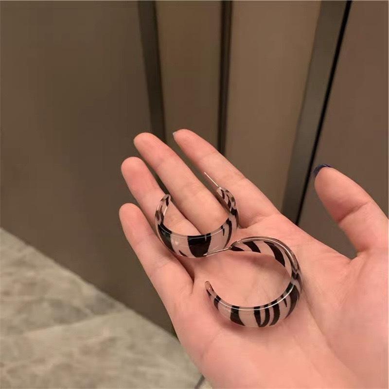 Hoop & Huggie Vintage Earrings With Zebra-print Large Resin Geometric Accessories Wholesale 2021 Fashion Gift Elegant Jewelry 
Hoop & Huggie Vintage Earrings With Zebra-print Large Resin Geometric Accessories Wholesale 2021 Fashion Gift Elegant Jewelry