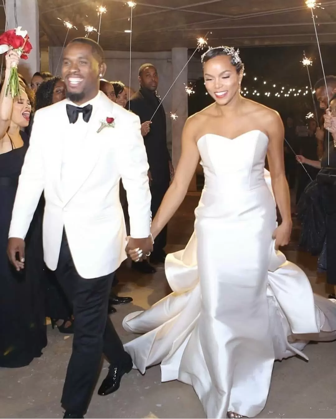 2022 Cheap Ruffles White Dresses Sweetheart Sweep Train Tiered Skirts Satin Mermaid Wedding Gowns African Plus Size Bridal Dress Lz0304