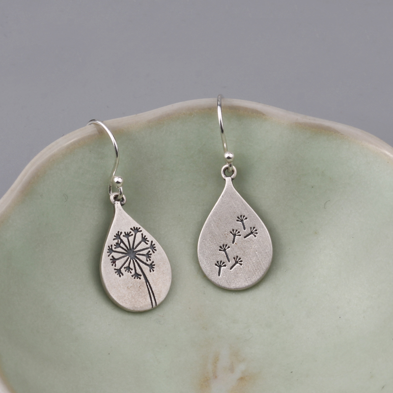 925 Sterling Silver Stud Retro Pattern Earrings Female Simple Water Drop Asymmetric Trendy Fashion Temperament Jewelry
925 Sterling Silver Stud Retro Pattern Earrings Female Simple Water Drop Asymmetric Trendy Fashion Temperament Jewelry