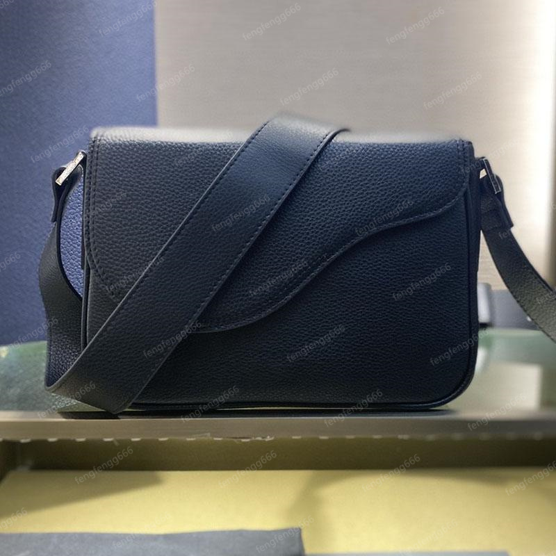 2021 Fashion messenger bag Designer Shoulder Bag high quality leather men's dinner wallet hanger luggage label shopping single shoulder bag, Black leather
2021 Fashion messenger bag Designer Shoulder Bag high quality leather men's dinner wallet hanger luggage label shopping single shoulder bag, Black leather