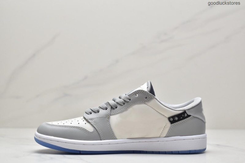 Low OG 1 Jogging Shoes Mens Womens 1s Basketball Sneakers Man Grey White Casual Retro Running Sports Trainers Size 36-45
Low OG 1 Jogging Shoes Mens Womens 1s Basketball Sneakers Man Grey White Casual Retro Running Sports Trainers Size 36-45