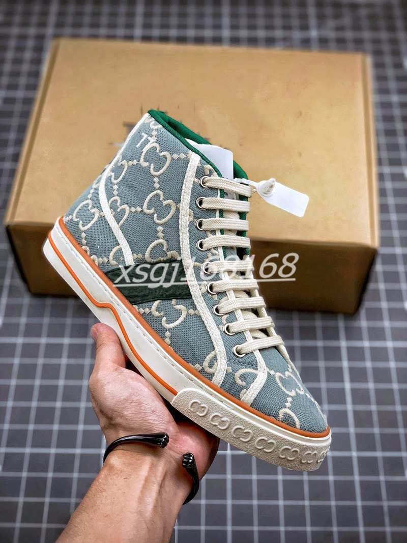luxury designers Classic Casual shoe Tennis 1977 sneaker Triple s Canvas Printed Retro Couple Embroidered Vintage high-top sneakers
luxury designers Classic Casual shoe Tennis 1977 sneaker Triple s Canvas Printed Retro Couple Embroidered Vintage high-top sneakers