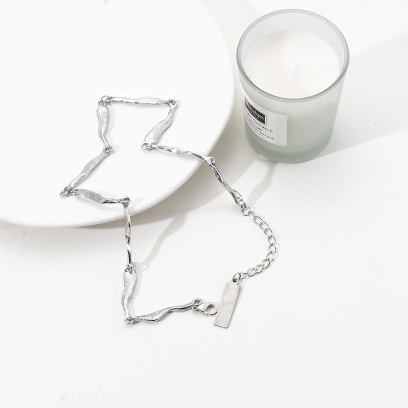 Chokers Irregular Twist Piece Short Necklace Female Ins Niche Design Sense Clavicle Chain Simple Cold Wind Male Accessories
Chokers Irregular Twist Piece Short Necklace Female Ins Niche Design Sense Clavicle Chain Simple Cold Wind Male Accessories