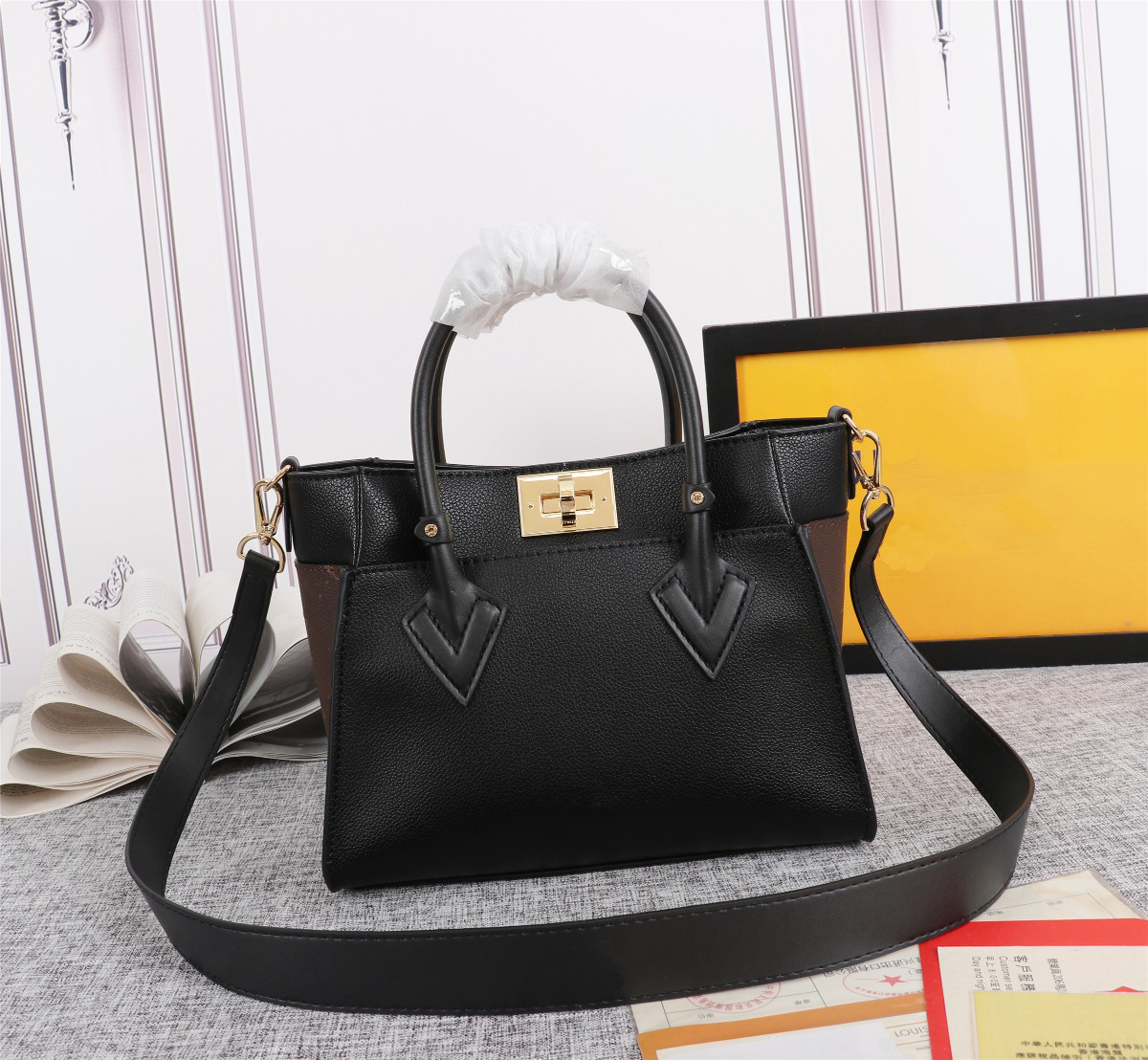 Designer luxury women handbags purse Saddle bag selegant stitching fine grain calf shoulder strap handbag Embroidery Crossbody Purses Designer Bags M57728, Side flower-apricot
Designer luxury women handbags purse Saddle bag selegant stitching fine grain calf shoulder strap handbag Embroidery Crossbody Purses Designer Bags M57728, Side flower-apricot