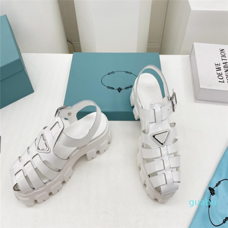 New Designer summer seaside Women Rubber Triangle Metal Logo Vintage Round Toe Platform Booster Sandals 35-40 Original full package 6125, Black
New Designer summer seaside Women Rubber Triangle Metal Logo Vintage Round Toe Platform Booster Sandals 35-40 Original full package 6125, Black