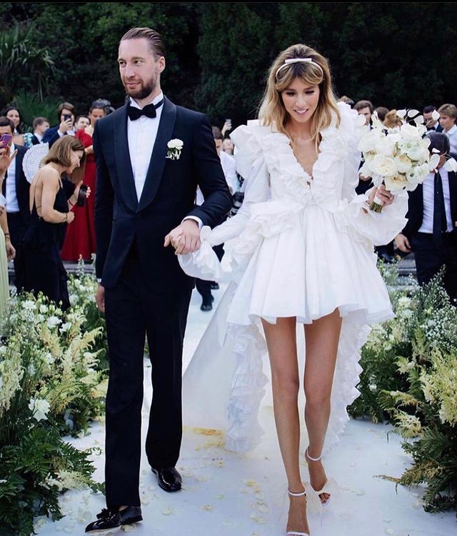 Hi Lo A Line Wedding Dress Tiered Ruffles V Neck Long Sleeve Tutu Bride Dresses Modern Zipper Back Bridal Gowns robes de mariée