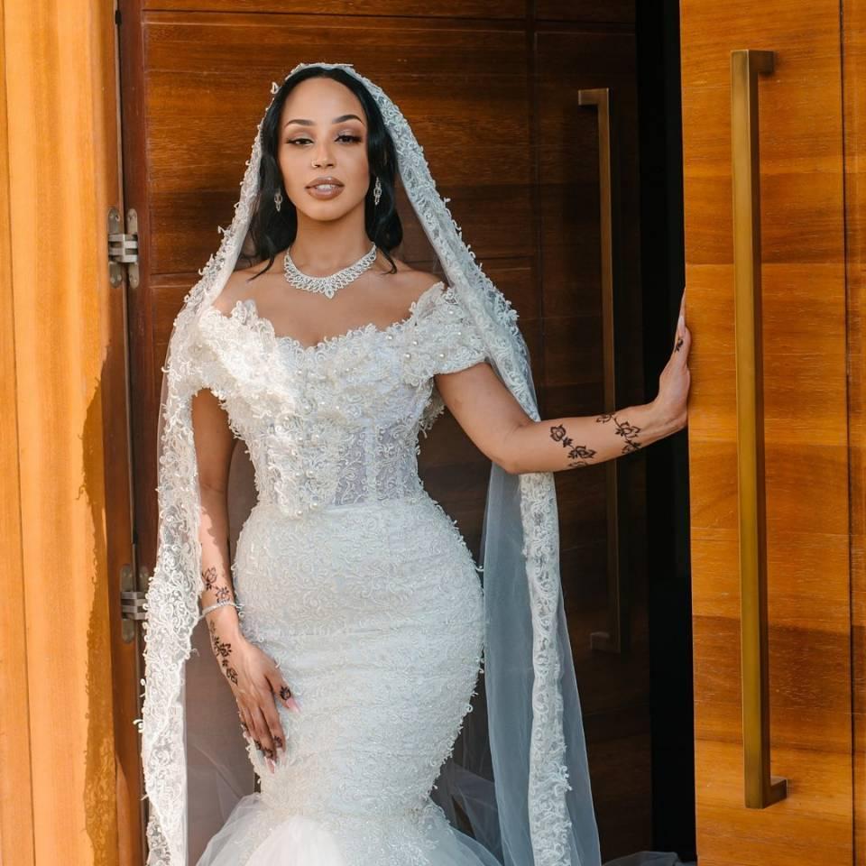 White Off Shoulder Wedding Dress Lace Pearls Beads Mermaid Tiered Ruffles Robe De Soiree Turkish Couture Dubai Abendkleider Bridal Gowns 0219