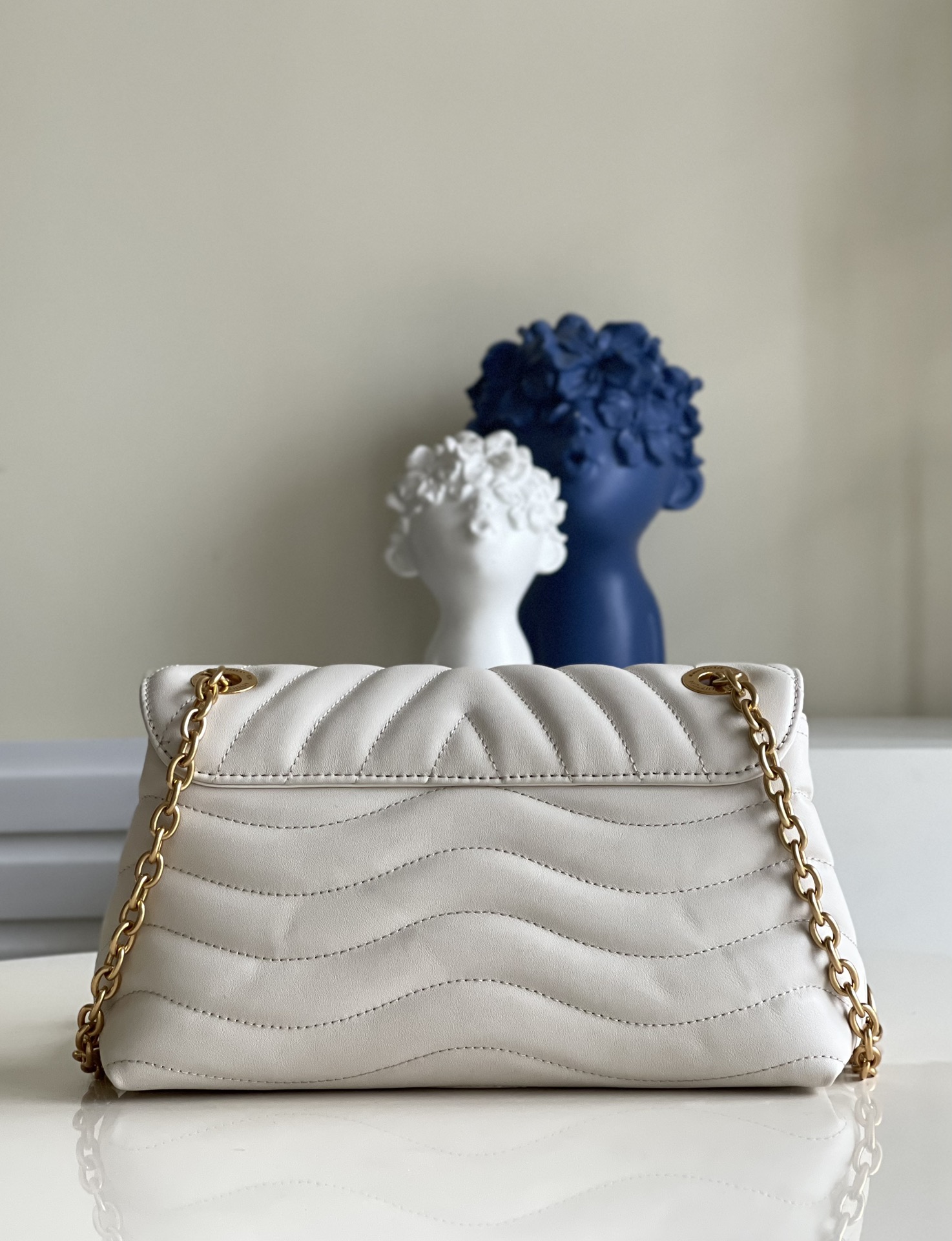 Luxury Designer Women Luis Vitton Shoulder Bags NEW WAVE Gold Chains Crossbody hanbag Leather Fashion Multicolor Metal letters quilted
Luxury Designer Women Luis Vitton Shoulder Bags NEW WAVE Gold Chains Crossbody hanbag Leather Fashion Multicolor Metal letters quilted
