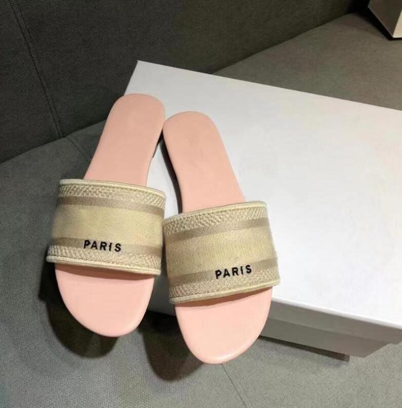 wholesale Classics Paris Fahsion Women Slippers Summer Girls Beach Slides Black White Red Flip Flops Floral brocade Gear bottoms Sandals NO box
wholesale Classics Paris Fahsion Women Slippers Summer Girls Beach Slides Black White Red Flip Flops Floral brocade Gear bottoms Sandals NO box