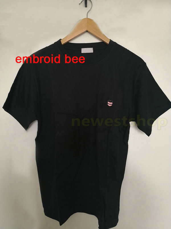 2021 Summer Luxury Europe mens embroidery bee t shirt Top quality t shirts Fashion High Quality designer t shirt Women Street Casual tee, Black
2021 Summer Luxury Europe mens embroidery bee t shirt Top quality t shirts Fashion High Quality designer t shirt Women Street Casual tee, Black