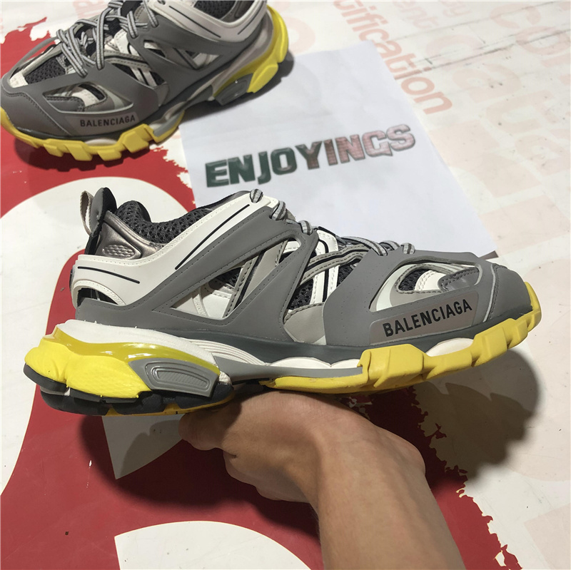 2021 Top Quality Triple S Clear Luxurys Designer Dad Shoes Tripler Paris Sneaker 3.0 Trainer Combination Crystal Bottom Men Women Fashion Sn, Black
2021 Top Quality Triple S Clear Luxurys Designer Dad Shoes Tripler Paris Sneaker 3.0 Trainer Combination Crystal Bottom Men Women Fashion Sn, Black