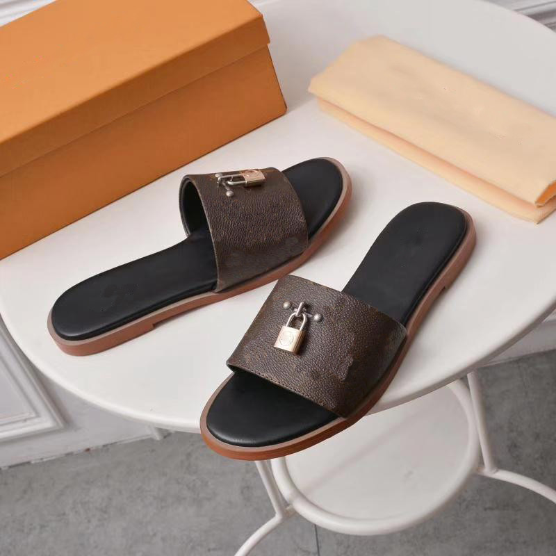 original box 2021 lock it leather Sandals fashion 35-42 Women sandal Horse with box lady fashion Dust bag Mini slippers flat slippers, 3#
original box 2021 lock it leather Sandals fashion 35-42 Women sandal Horse with box lady fashion Dust bag Mini slippers flat slippers, 3#