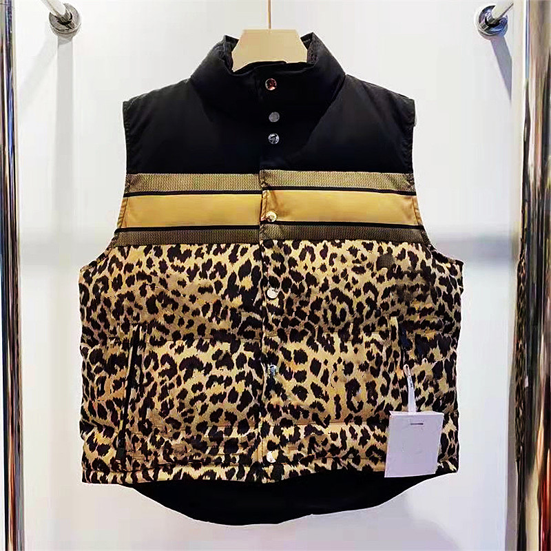 Men's Vest designer jacket high quality vest autumn winter classic leisure luxury vest down cotton Golf aircraft 2021 popular winter snow clothes sss
Men's Vest designer jacket high quality vest autumn winter classic leisure luxury vest down cotton Golf aircraft 2021 popular winter snow clothes sss