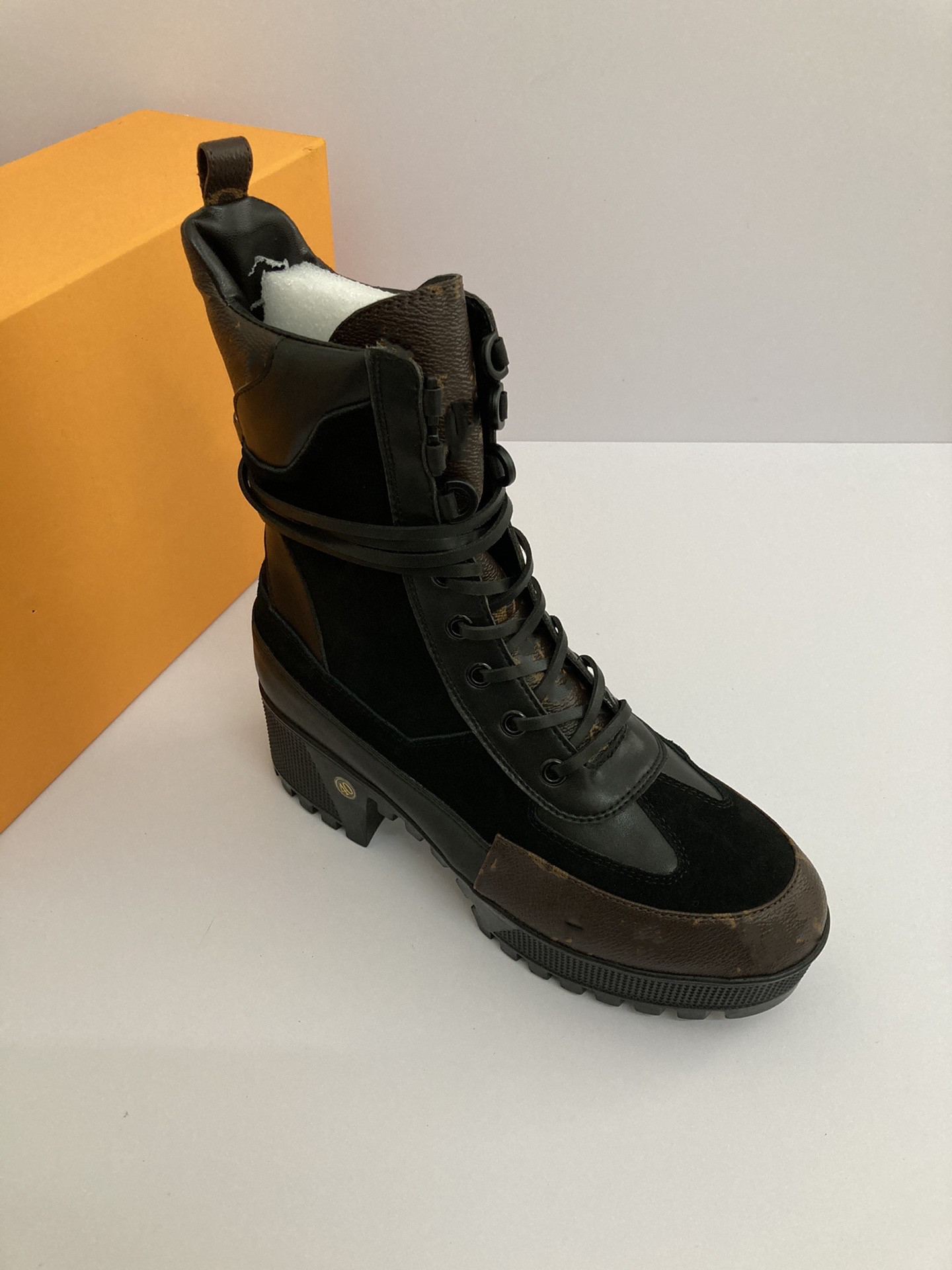 Women Rois Leather Boots Fashion Martin Boots Real Leather Nylon with Removable Pouch Girls Outdoor Booties Shoes Snow Boots with Box 0703, 01
Women Rois Leather Boots Fashion Martin Boots Real Leather Nylon with Removable Pouch Girls Outdoor Booties Shoes Snow Boots with Box 0703, 01