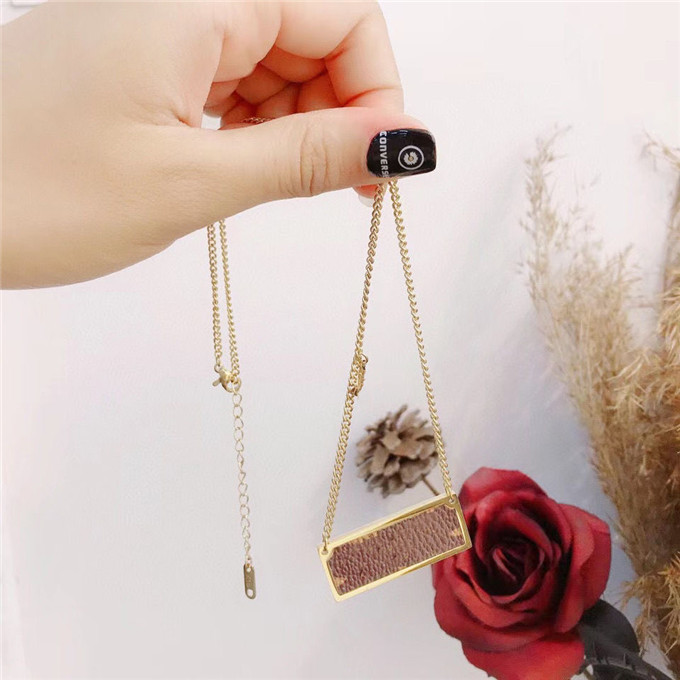 luxury designer jewelry women necklace gold lock pendant for men elegant silver chain necklaces and earrings
luxury designer jewelry women necklace gold lock pendant for men elegant silver chain necklaces and earrings