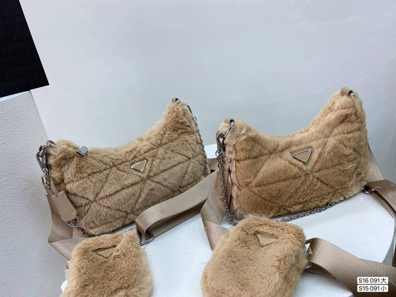 2021 women baguette autumn new fashion womne's shoulder bags High quality solid plush crossbody-bags 5 colors Famous Luxury Designers, Black
2021 women baguette autumn new fashion womne's shoulder bags High quality solid plush crossbody-bags 5 colors Famous Luxury Designers, Black