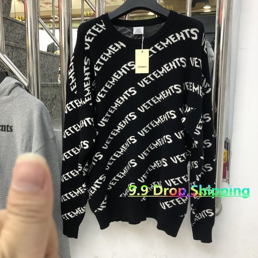 20FW Black VETEMENTS Allover Sweatshirts Men Women Crewneck Vetements Jacquard Knit VTM Hoodie Inside Tag Label, Gray
20FW Black VETEMENTS Allover Sweatshirts Men Women Crewneck Vetements Jacquard Knit VTM Hoodie Inside Tag Label, Gray