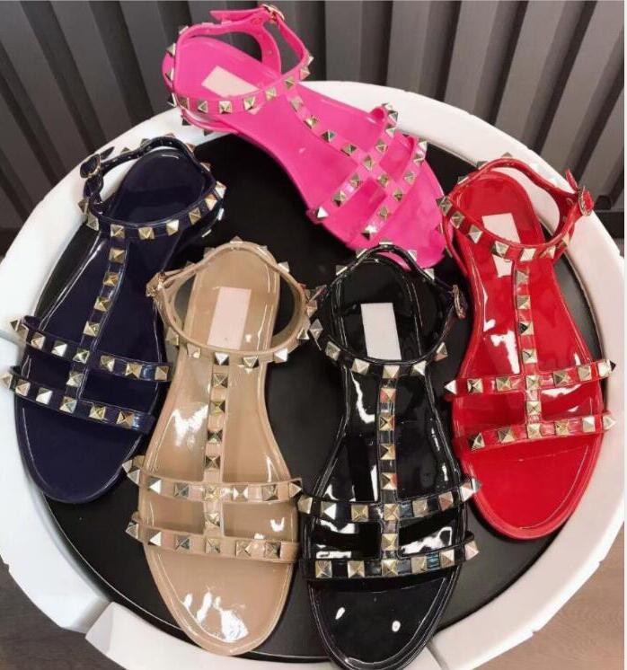 2021 classic luxury Designer Bom Sandals Dia Flat Mule Slipper Patent Canvas Men Beach Slides Rubber Soles Summer Flip Flops size35-46 with box, Color 5
2021 classic luxury Designer Bom Sandals Dia Flat Mule Slipper Patent Canvas Men Beach Slides Rubber Soles Summer Flip Flops size35-46 with box, Color 5