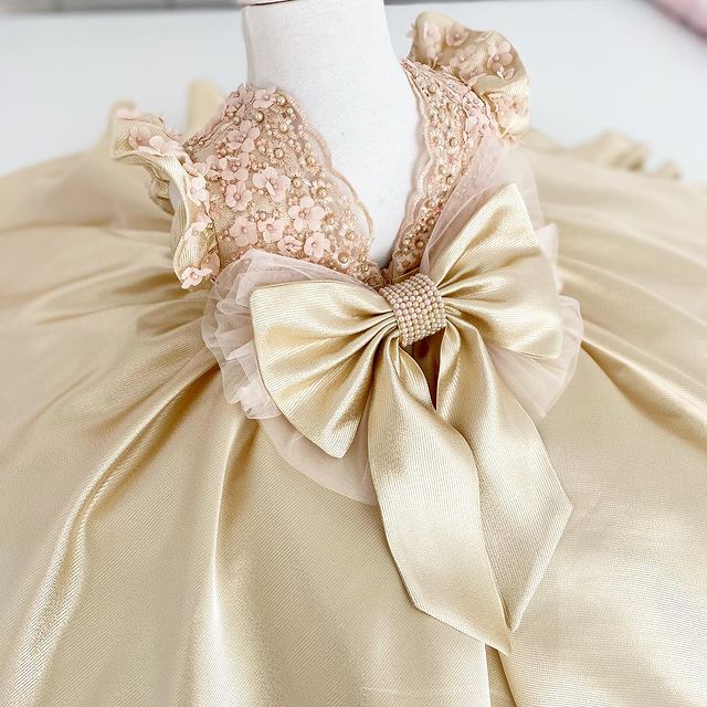 2021 Gold Beaded Flower Girl Dresses Ball Gown Bow Satin Backless Lilttle Kids Birthday Pageant Weddding Gowns