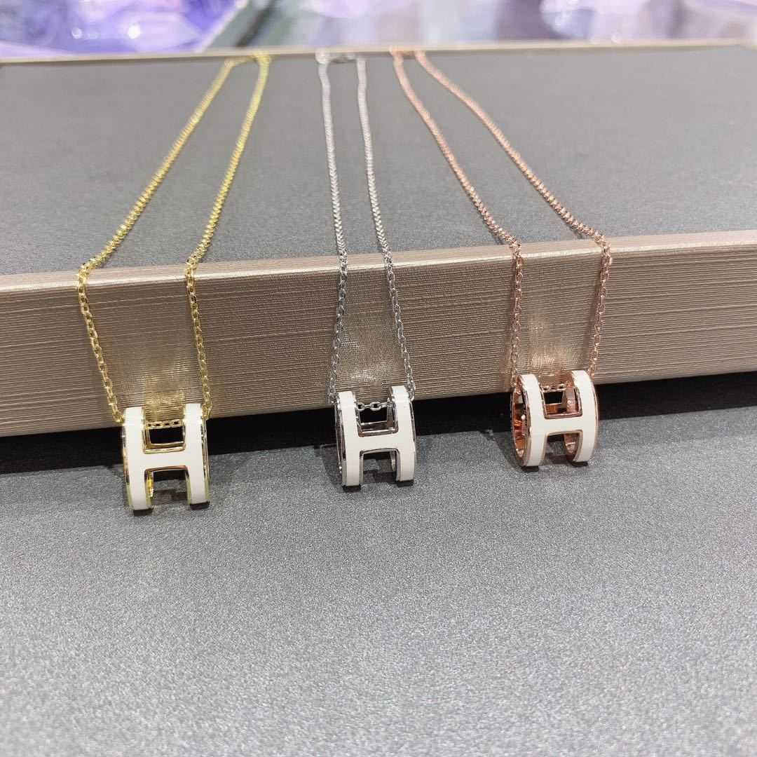 Sterling Silver H Letter Enamel Necklace Female Ins Drop Rubber Pendant Version Simple Light Luxury Clavicle Chain Travis Scott
Sterling Silver H Letter Enamel Necklace Female Ins Drop Rubber Pendant Version Simple Light Luxury Clavicle Chain Travis Scott