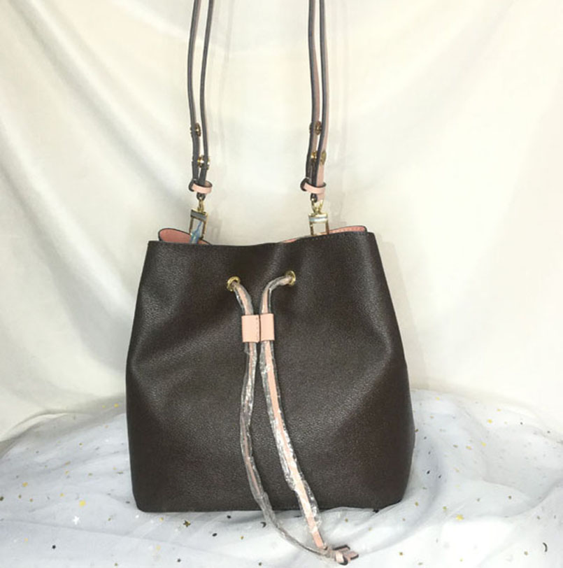 Classic fashion woman shoulder bags wallet NéoNoé luxury designer brand lady leather diagonal one-shoulder handbag fashions tote M44021 M43569 M44020, Brown flower rose red strap
Classic fashion woman shoulder bags wallet NéoNoé luxury designer brand lady leather diagonal one-shoulder handbag fashions tote M44021 M43569 M44020, Brown flower rose red strap