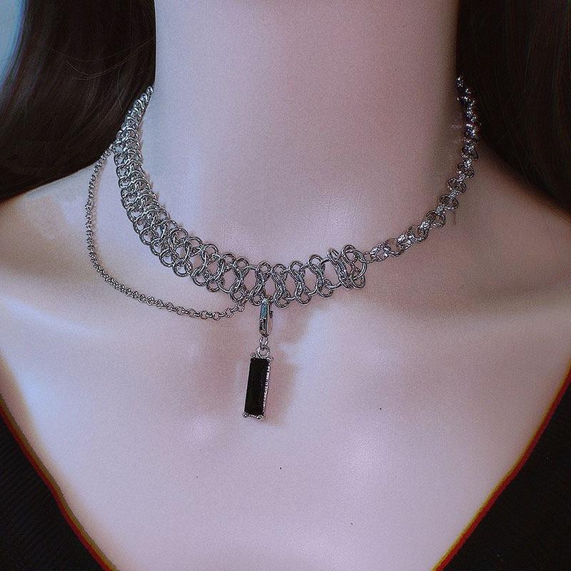 Chokers Punk Vintage Hollow Chain Clavicle Necklace For Women Metal Geometric Pendant 2021 Female Fashion Jewelry
Chokers Punk Vintage Hollow Chain Clavicle Necklace For Women Metal Geometric Pendant 2021 Female Fashion Jewelry