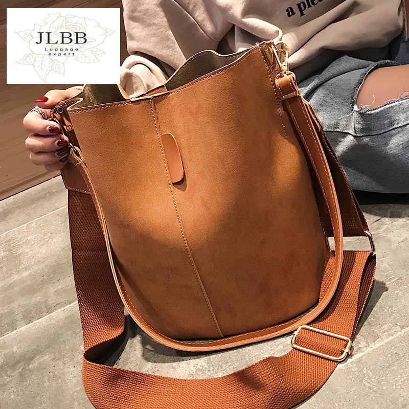 Evening Bags Messenger Bag Women Bucket Shoulder Large Capacity Vintage Matte PU Leather Lady Handbag Luxury Designer Bolsos Mujer Black
Evening Bags Messenger Bag Women Bucket Shoulder Large Capacity Vintage Matte PU Leather Lady Handbag Luxury Designer Bolsos Mujer Black